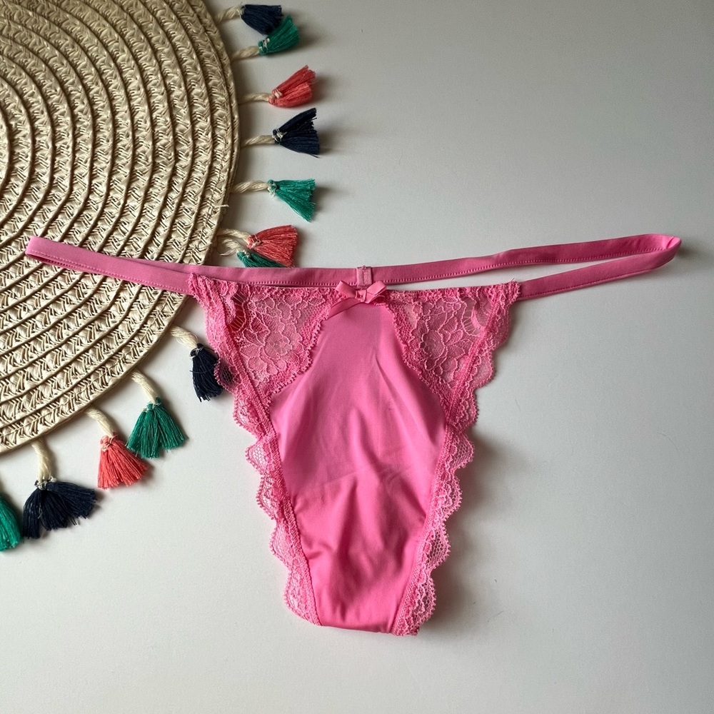 Victoria's Secret Dream Angels Lace-Trim V-String Panty Tickled Pink Medium NEW